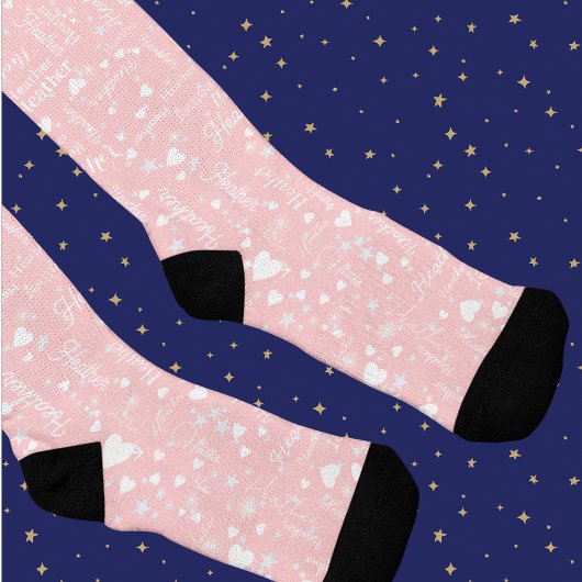 Niedliche, blassrosa Socken mit Sternen und Herz