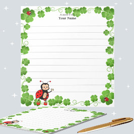 Niedliche Blätter Ladybug und Clover Lined Notizblock