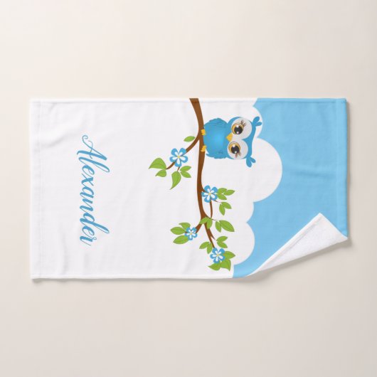 Niedliche blaue Eule auf einem Ast Badhandtuch Set (Handtuch)
