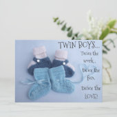 Niedliche blaue Hintern Junge Zwillinge Babydusche Einladung (Stehend Vorderseite)