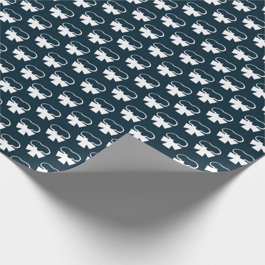 Niedliche, blaue Schneeflocken Winterurlaub Geschenkpapier (Ecke)