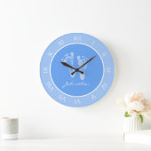 Niedliche Blue Kinderzimmer Footprints mit Baby Bo Große Wanduhr (Zuhause)
