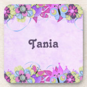 Niedliche Blume und Schmetterlinge auf lila Getränkeuntersetzer (Vorderseite)