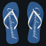 Niedliche Blumenmotive Badesandalen<br><div class="desc">Niedliche Hochzeitsflip-Flops in Blau und Weiß für Brautmädchen. Benutzerdefinierte Hintergrund- und Bandfarbe personalisierbar mit Namen oder Monogramm Initialen optional. Moderne seine und ihre Keilsandalen mit stilvoller Schrift-Kalligrafie-Typografie. Elegantes Gastgeschenk für Hochzeit, Hochzeit, Hochzeit, Brautparty, Verlobung, Jubiläum, Grillen, Bachelorette, Bachelor, Wochenendausflug für Mädchen usw. Machen Sie Ihre eigenen Flipflops für Braut und...</div>