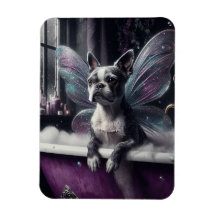 Niedliche Boston Terrier Fairy in einer Lila Badew