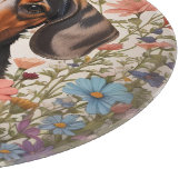 Niedliche braune Dackel und Kosmos-Blume Schneidebrett (Ecke)