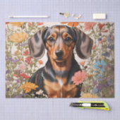 Niedliche braune Dackel und Kosmos-Blume Seidenpapier (Handwerk)