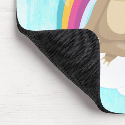 Niedliche braune Fahne, meditierend auf einer Wolk Mousepad (Ecke)