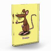 Niedliche braune Ratte hält Cartoon hoch Fotoblock (Links)