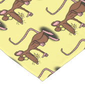 Niedliche braune Ratte hält Cartoon hoch Kurzer Tischläufer (Ecke)