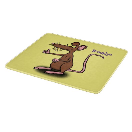 Niedliche braune Ratte hält Cartoon hoch Schneidebrett (Ecke)