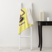 Niedliche braune Ratte hält Cartoon hoch Sherpadecke (Beispiel)