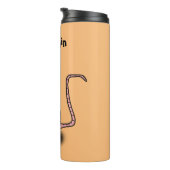 Niedliche braune Ratte hält Cartoon hoch Thermosbecher (Nach rechts gedreht)