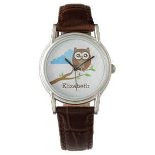Niedliche Brown-Eule auf Niederlassung addieren Armbanduhr