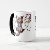 NIEDLICHE BROWNE-TABBY-KATZE AUS LICHTEN VERWANDLUNGSTASSE (Vorderseite Links)