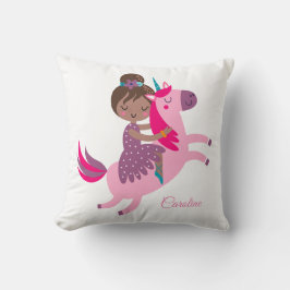 Niedliche Brünette Hair Riding on a Unicorn Kissen