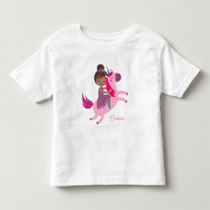 Niedliche Brünette Hair Riding on a Unicorn Kleinkind T-shirt