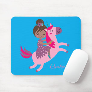Niedliche Brünette Hair Riding on a Unicorn Mousepad