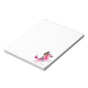 Niedliche Brünette Hair Riding on a Unicorn Notizblock