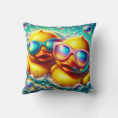 "Niedliche Bubble Bath Rubber Ducklings" Kissen (Rückseite)