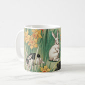 Niedliche Bunnies mit düsteren Blume Antikes Oster Kaffeetasse (Vorderseite Links)