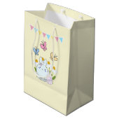 Niedliche Bunnies mit Frühlingsmessen und Schmette Mittlere Geschenktüte (Rückseite Schrägansicht)