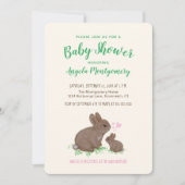 Niedliche Bunnies mit Herz-Baby-Dusche Einladung (Vorderseite)