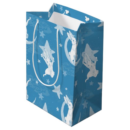 Niedliche Bunnies und Sterne Mittlere Geschenktüte (Rückseite Schrägansicht)