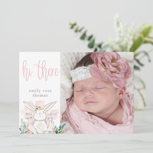 Niedliche Bunny Floral Baby Girl Geburtserklärung Ankündigung (Stehend Vorderseite)