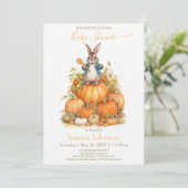 Niedliche Bunny und Kürbis Herbst Babydusche Einladung (Stehend Vorderseite)