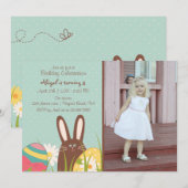 Niedliche Bunny und Ostereier Foto Geburtstag Einladung (Vorne/Hinten)