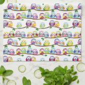 Niedliche bunte Eulen auf der Niederlassung Geschirrtuch (Gefaltet)