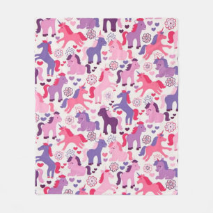 Niedliche bunte spielende Unicorns Fleecedecke