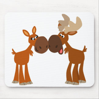 Niedliche Cartoon-Elch-Paare in der Liebe Mousepad