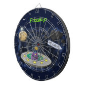 Niedliche Cartoon-Illustration über Fische im Welt Dartscheibe (Vorderseite rechts)