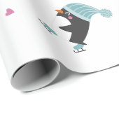 niedliche Cartoon Pinguine mit Herz und Schneefloc Geschenkpapier (Rolleneckpunkt)