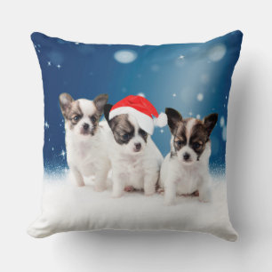 Niedliche Chihuahua Welpen mit Weihnachtsmannmütze Kissen