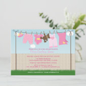 Niedliche Clothesline Baby Girl Modern Baby Dusche Einladung (Stehend Vorderseite)