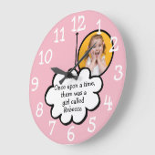 Niedliche Cloud auf einem String-Personalisierten Große Wanduhr (Winkel)