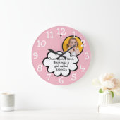 Niedliche Cloud auf einem String-Personalisierten Große Wanduhr (Zuhause)