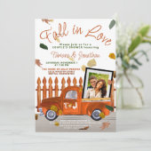 Niedliche Coupé Dusche Fall in Liebe Foto Bridal Einladung (Stehend Vorderseite)