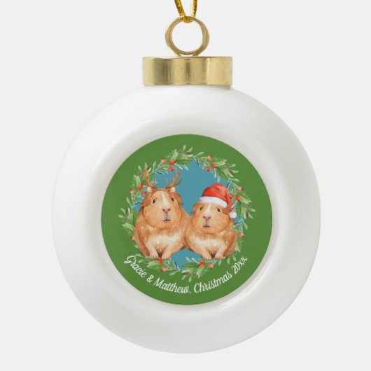 Niedliche Couple Guinea Weihnachtsfeier Keramik Kugel-Ornament (Vorderseite)