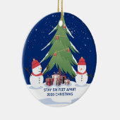 Niedliche Covid Weihnachtsschneemänner Bleibe 6 Me Keramik Ornament (Rechts)