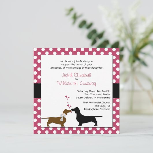 Niedliche Dackeln, die Einladung Wedding sind (Stehend Vorderseite)