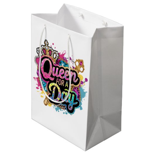 Niedliche Dame Queen Birthday Party Mittlere Geschenktüte (Rückseite Schrägansicht)