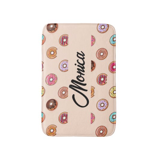 Niedliche dekorative Donuts auf rosa Badematte (Vorderseite Vertikal)