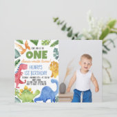 Niedliche Dinosaurier Boy Geburtstagseinladung Einladung (Stehend Vorderseite)