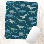 Niedliche Dinosaurier Dunkelgrünes Muster Mousepad<br><div class="desc">Viele blauen Dinosaurier,  Tyrannosaurus rex,  Spinosaurus,  Stegosaurus,  Diplodocus und Triceratops. Ach! Originelle Kunst von Nic Squirrell.</div>
