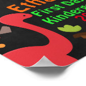 Niedliche Dinosaurier Erster Schultag Poster (Ecke)