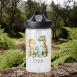 Niedliche Dinosaurier Familie Personalisierte Kind Trinkflasche<br><div class="desc">Mit unserer Niedlichen Dinosaurier Familie Personalisiert Kids Wasserflasche für Hydratation sorgen! Diese Wasserflasche mit ihren anmutigen Dinosaurier-Illustrationen ist ideal für junge Dinofans. Personalisieren Sie es mit dem Namen Ihres Kindes für eine besondere Touch. Aus hochwertigen BPA-freien Materialien gefertigt, garantiert es ein sicheres und einfaches Schlumpfen. Der verschüttungssichere Deckel und die...</div>